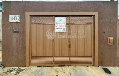 Imagem: A casa possui 2 Dormitórios, 1 Banheiro, 4 Vagas na garagem