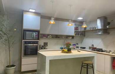 Imagem: O apartamento possui 3 Dormitórios, 2 Banheiros, 2 Vagas na