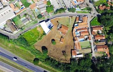 Imagem: O terreno possui 2500m² de Área e Imóvel novo e está localizado