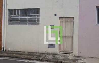 Imagem: A casa possui 1 Dormitório, 1 Banheiro, 70m² de Área e está