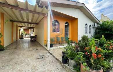 Imagem: A casa possui 4 Dormitórios, 4 Banheiros, 3 Vagas na garagem