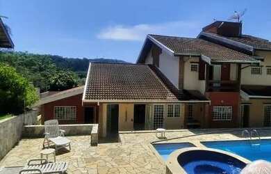 Imagem: A casa em condomínio possui 5 Dormitórios, 5 Banheiros, 5