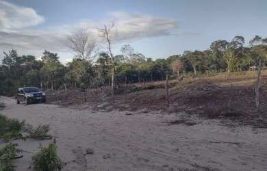 Imagem: O terreno possui 960m² de Área e está localizado em Diamantino