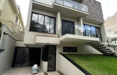 Imagem: A casa em condomínio possui 4 Dormitórios, 5 Banheiros, 5