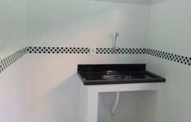 Imagem: A casa possui 1 Dormitório, 1 Banheiro, 18m² de Área e está