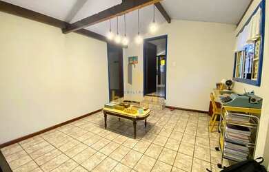 Imagem: A casa possui 5 Dormitórios, 3 Banheiros, 1 Vaga na garagem