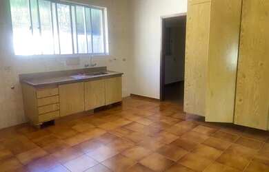 Imagem: A casa possui 2 Dormitórios, 3 Banheiros, 1 Vaga na garagem