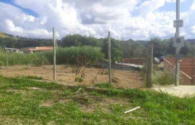 Imagem: O terreno possui 280m² de Área e está localizado em Grama