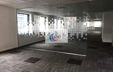 Imagem: O depósito possui 5 Vagas na garagem e 469m² de Área e está