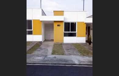 Imagem: A casa em condomínio possui 2 Dormitórios, 2 Banheiros e