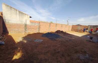 Imagem: O terreno possui 180m² de Área e está localizado em Loteamento