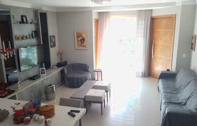 Imagem: A casa possui 4 Dormitórios, 5 Banheiros, 4 Vagas na garagem