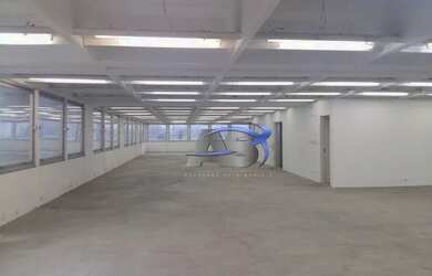 Imagem: O depósito possui 5 Vagas na garagem, 416m² de Área e está