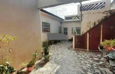 Imagem: A casa possui 2 Dormitórios, 2 Banheiros, 3 Vagas na garagem