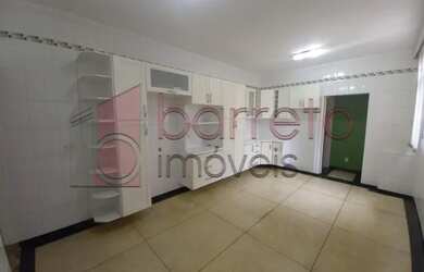 Imagem: A casa possui 3 Dormitórios, 3 Banheiros, 1 Vaga na garagem