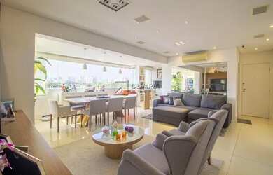 Imagem: O apartamento possui 4 Dormitórios, 3 Banheiros, 2 Vagas na