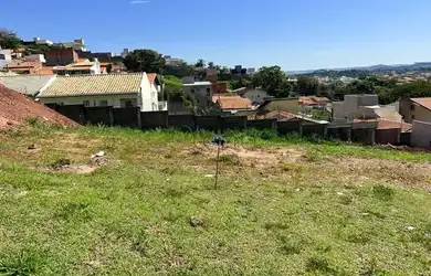 Imagem: O terreno possui 300m² de Área e está localizado em Bosque