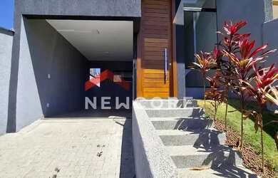 Imagem: A casa possui 3 Dormitórios, 2 Banheiros, 2 Vagas na garagem