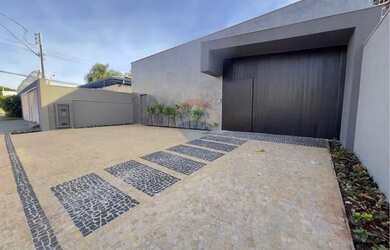 Imagem: O depósito possui 5 Vagas na garagem, 273m² de Área e está