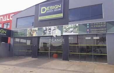 Imagem: O depósito possui 4 Vagas na garagem, 300m² de Área e está