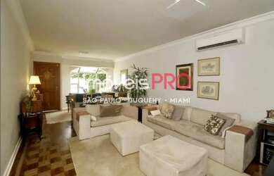 Imagem: A casa possui 3 Dormitórios, 3 Banheiros, 2 Vagas na garagem