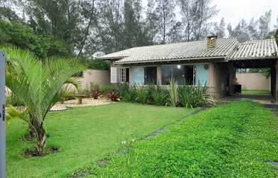 Imagem: A casa possui 3 Dormitórios, 3 Banheiros, 3 Vagas na garagem