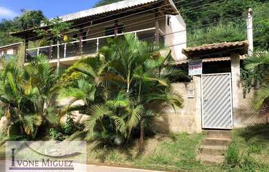 Imagem: A casa possui 2 Dormitórios, 1 Banheiro, 1 Vaga na garagem