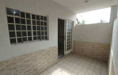 Imagem: A casa possui 2 Dormitórios, 2 Banheiros e está localizado