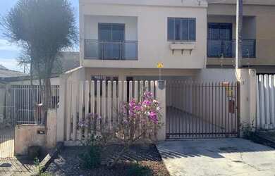 Imagem: A casa possui 3 Dormitórios, 3 Banheiros, 1 Vaga na garagem