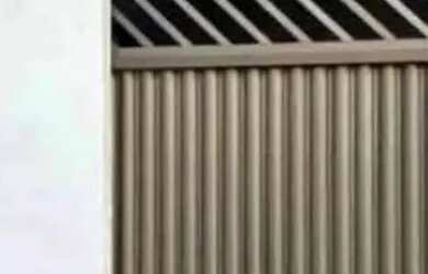 Imagem: A casa possui 3 Dormitórios, 2 Banheiros, 2 Vagas na garagem