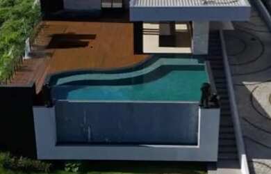 Imagem: A casa em condomínio possui 4 Dormitórios, 5 Banheiros, 5