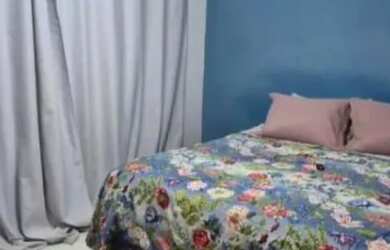 Imagem: A casa possui 3 Dormitórios, 2 Banheiros e 1 Vaga na garagem