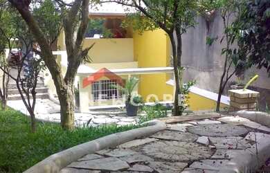 Imagem: A casa possui 2 Dormitórios, 3 Banheiros, 5 Vagas na garagem