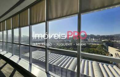 Imagem: O depósito possui 5 Vagas na garagem e 6112m² de Área e está