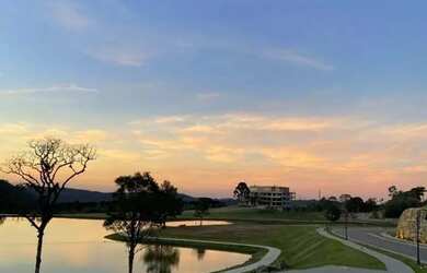 Imagem: O terreno possui 892m² de Área e está localizado em Gramado