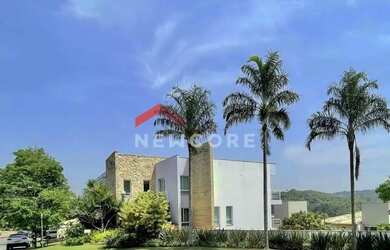 Imagem: A casa em condomínio possui 5 Dormitórios, 5 Banheiros, 5