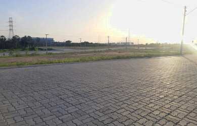 Imagem: O terreno possui 196m² de Área, Imóvel novo e está localizado