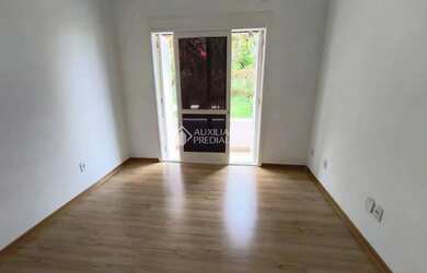 Imagem: A casa possui 4 Dormitórios, 2 Banheiros, 2 Vagas na garagem