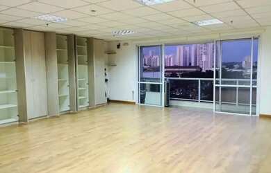 Imagem: O depósito possui 2 Vagas na garagem, 61m² de Área e está