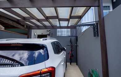 Imagem: A casa possui 2 Dormitórios, 1 Banheiro, 1 Vaga na garagem