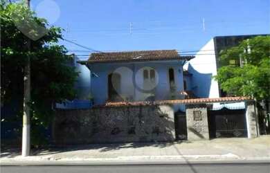 Imagem: A casa possui 3 Dormitórios, 4 Banheiros, 4 Vagas na garagem