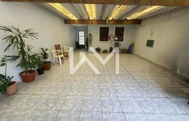 Imagem: A casa possui 2 Dormitórios, 3 Banheiros, 3 Vagas na garagem