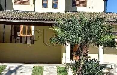 Imagem: A casa em condomínio possui 3 Dormitórios, 2 Banheiros, 4