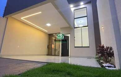 Imagem: A casa possui 3 Dormitórios, 1 Banheiro, 2 Vagas na garagem