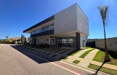 Imagem: A casa em condomínio possui 5 Dormitórios, 5 Banheiros, 5