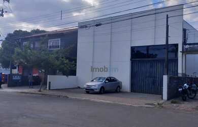 Imagem: O depósito possui 4 Vagas na garagem, 304m² de Área e está