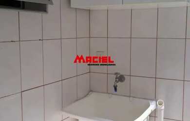 Imagem: O apartamento possui 2 Dormitórios, 1 Banheiro, 1 Vaga na garagem