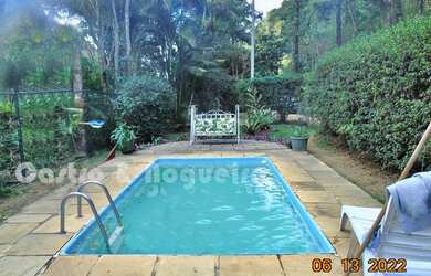 Imagem: A casa possui 4 Dormitórios, 3 Banheiros, 140m² de Área e