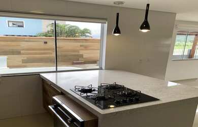 Imagem 7: Casa para venda tem 140 metros quadrados com 3 quartos em Ambrósio - Garopaba - SC