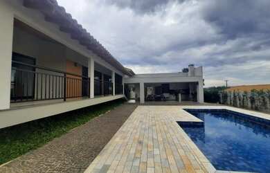 Imagem: A casa em condomínio possui 3 Dormitórios, 3 Banheiros, 5